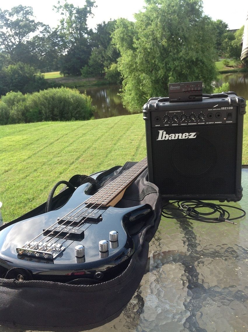 IBANEZ GIO SOUNDGEAR GSR200 BLACK BASS GUITAR, FULL SET AND FREE