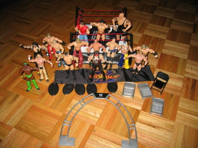 WWE Wrestlemania 25th Anniversary Wrestling Ring 16 Figures Play Set