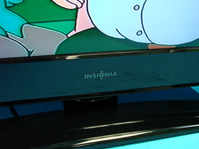 Insignia 26 32 LCD Flat Screen 1080p HDTV NS 26L450A11