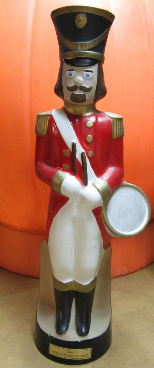 GENUINE REGAL CHINA JAMES B BEAM 1990 HOLIDAY DECANTER CERAMIC SOLDIER