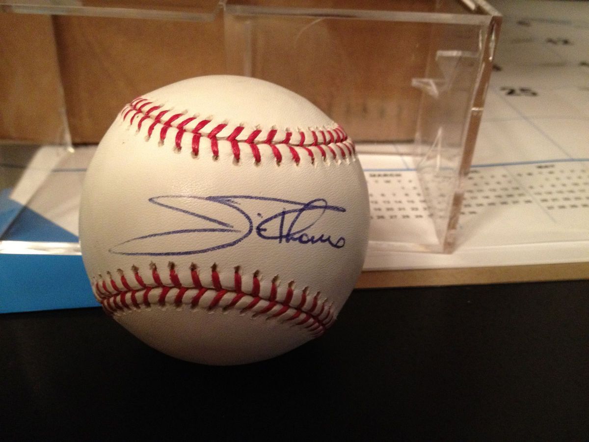 JIM THOME AUTOGRAPH BASEBALL ON MAJOR LEAGUE BASEBALL _____TWINS