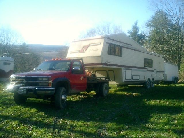 1989 5th Fifth Wheel Kropf 32 ft Travel Trailer