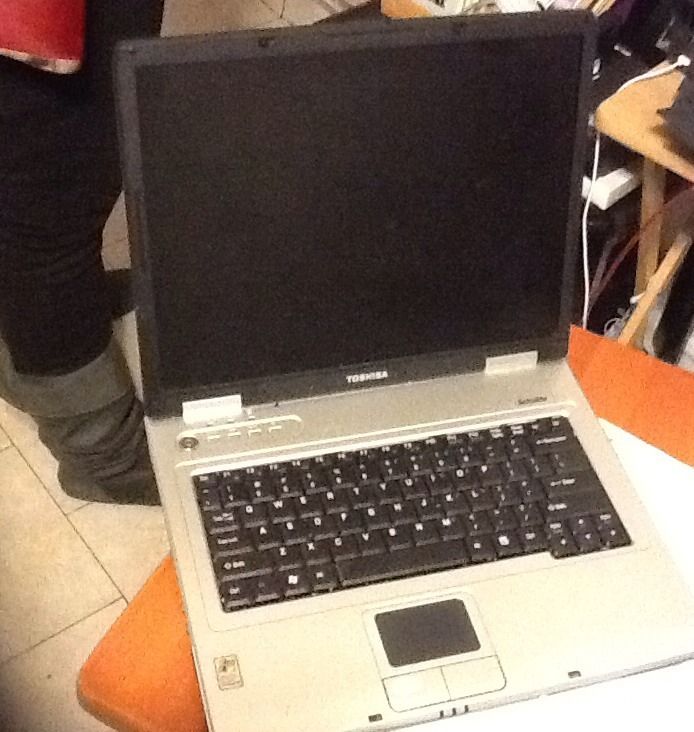 Toshiba Satellite L25 S1217 Laptop Computer