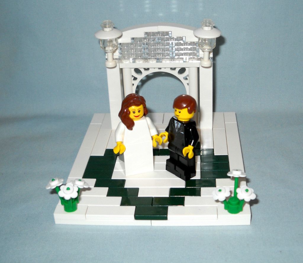 Lego Wedding Arch Cake Topper with Dark Green Heart Brown Hair Bride