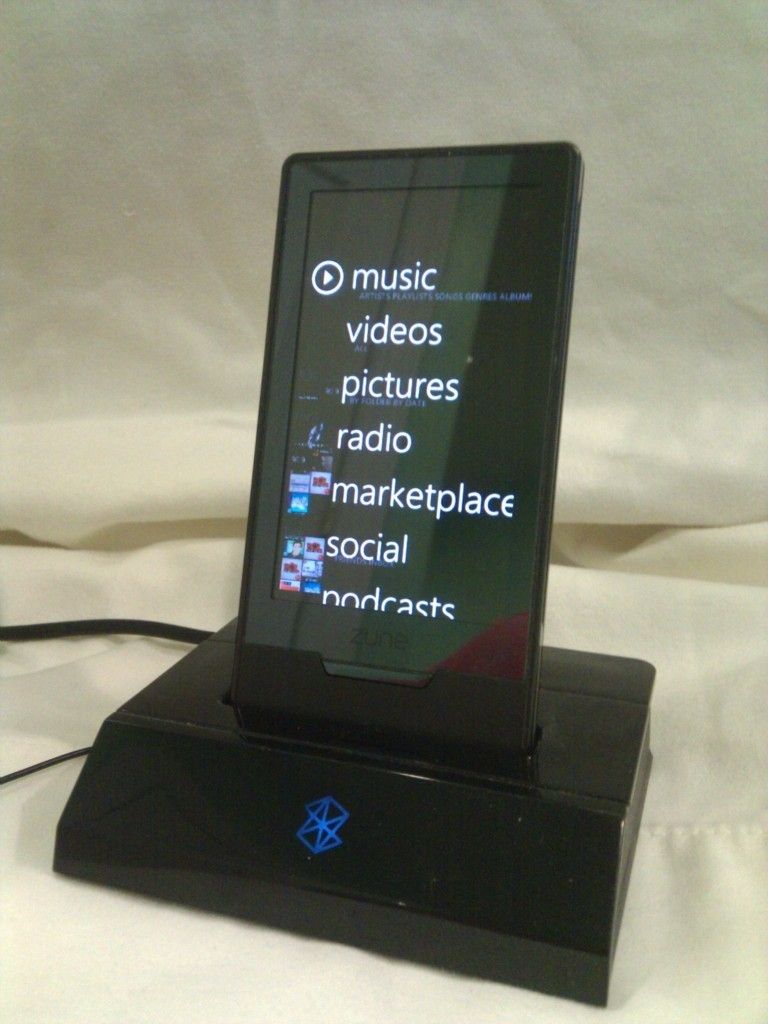 Microsoft Zune HD 16 GB with Dock