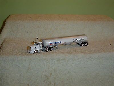 TONKIN 1/87th PETE 386 DAY CAB W/HEIL TANKER  CHEVRON TECHRON