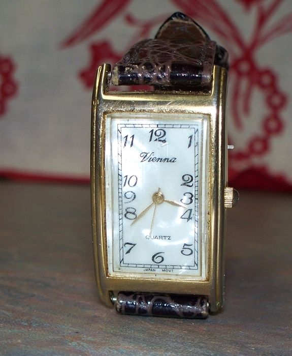 VIENNA MOTHER OF PEARL LADIES WATCH ALLIGATOR STRAP ELEGANT WORKS