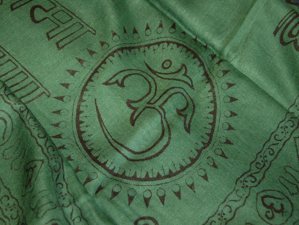 OM MEDITATION SHAWL   ALTAR CLOTH   SCARF   GREEN NEW