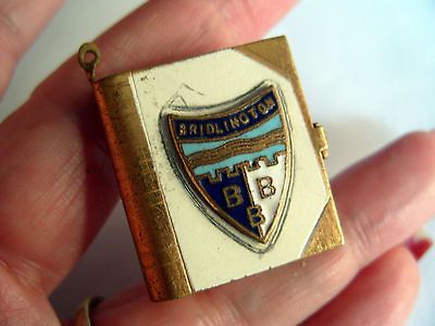 VINTAGE BRIDLINGTON 12 PHOTO PICTURE MINIATURE BOOK LOCKET SOUVENIR