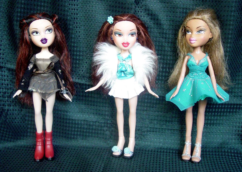 Lot of 3 2001 BRATZ in Mini Skirts