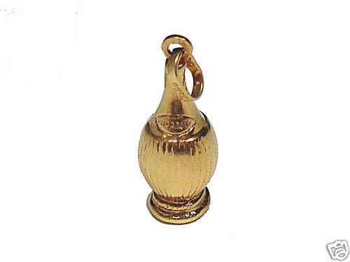 VINTAGE SOLID 18KT YELLOW GOLD 3 D CHIANTI BOTTLE CHARM