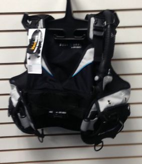 Brand New Women’s Aqua Lung Pearl Scuba BCD Medium Large / Black