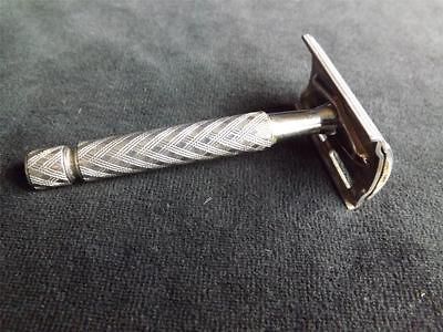 VINTAGE 1932 W 4 RAZOR MADE CANADA ANTIQUE SHAVER DIAMOND PATTERN