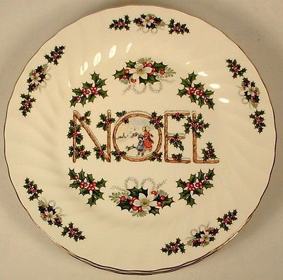 NOEL ENGLAND FOUR DINNER PLATES CHRISTMAS HOLLY CHILDREN