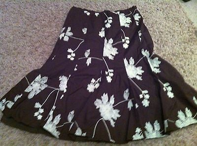 Willi Smith TJ Maxx Size 6 Full Skirt Gorgeous Knee Length Floral NWT