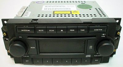 JEEP GRAND CHEROKEE FACTORY AM/FM STEREO RADIO CD PLAYER 05091710AE