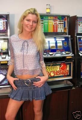 IGT WILD CHERRY SLOT MACHINE w / CABINET