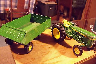 JOHN DEERE TRACTOR WITH WAGON