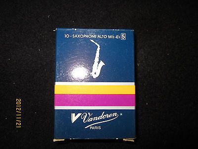 BOX OF 10 VANDOREN TRADITONAL ALTO SAXOPHONE REEDS SIZE 5