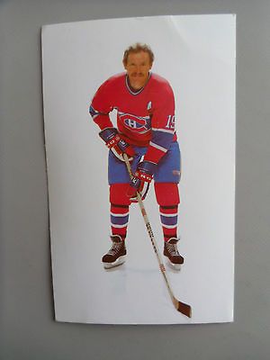 1986 87  Montreal Canadiens #19  Larry Robinson color postcard.