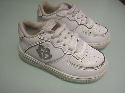 GOOD PRE OWED USED TODDLERS SIZE 8 WHITE FUBU TENNIS SHOES