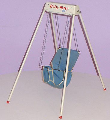 RARE BETSY WETSY DOLL SWING ROCKER 1961 IDEAL VINTAGE WIND UP SWYNG O