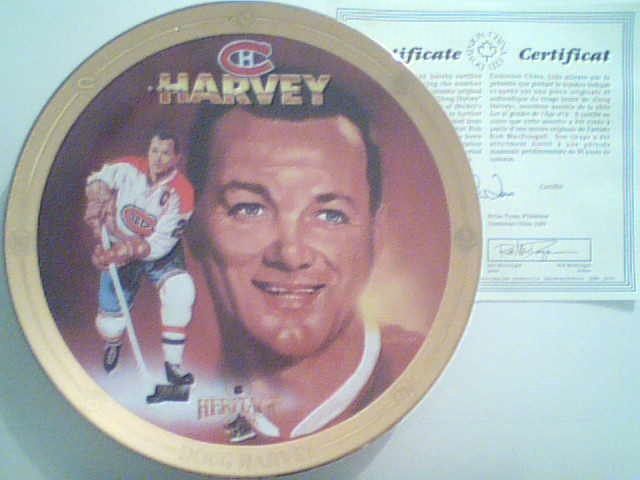 DOUG HARVEY 22 KARAT GOLD RIM PORCELAIN PLATE