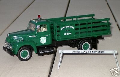 OLD   PDNY 1957 INTERNATIONAL R190   ENGINEERING BUREAU STAKE TRUCK