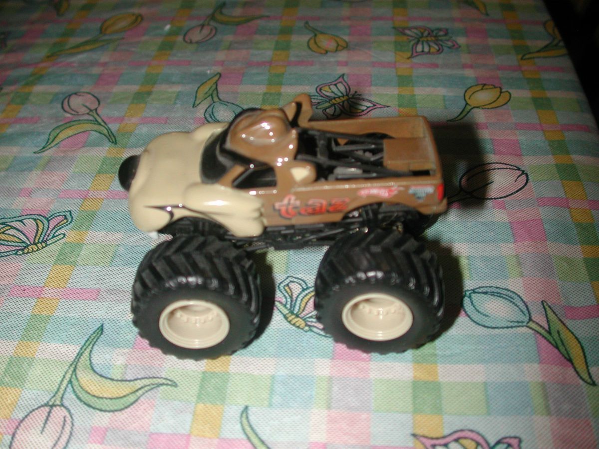 Monster Jam Trucks Metal Base MINT2004 to 2007 RARE Hotwheels