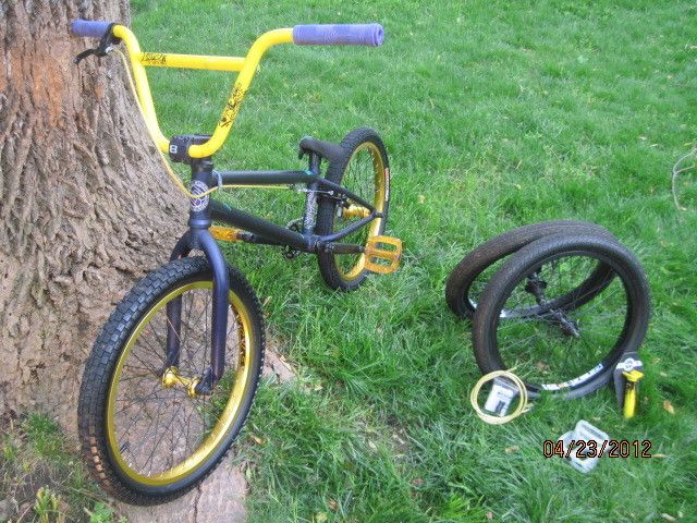 Custom SICK BMX Bike (WITH EXTRA WHEELS,PEDALS,BRAKE CORD,SEAT POST